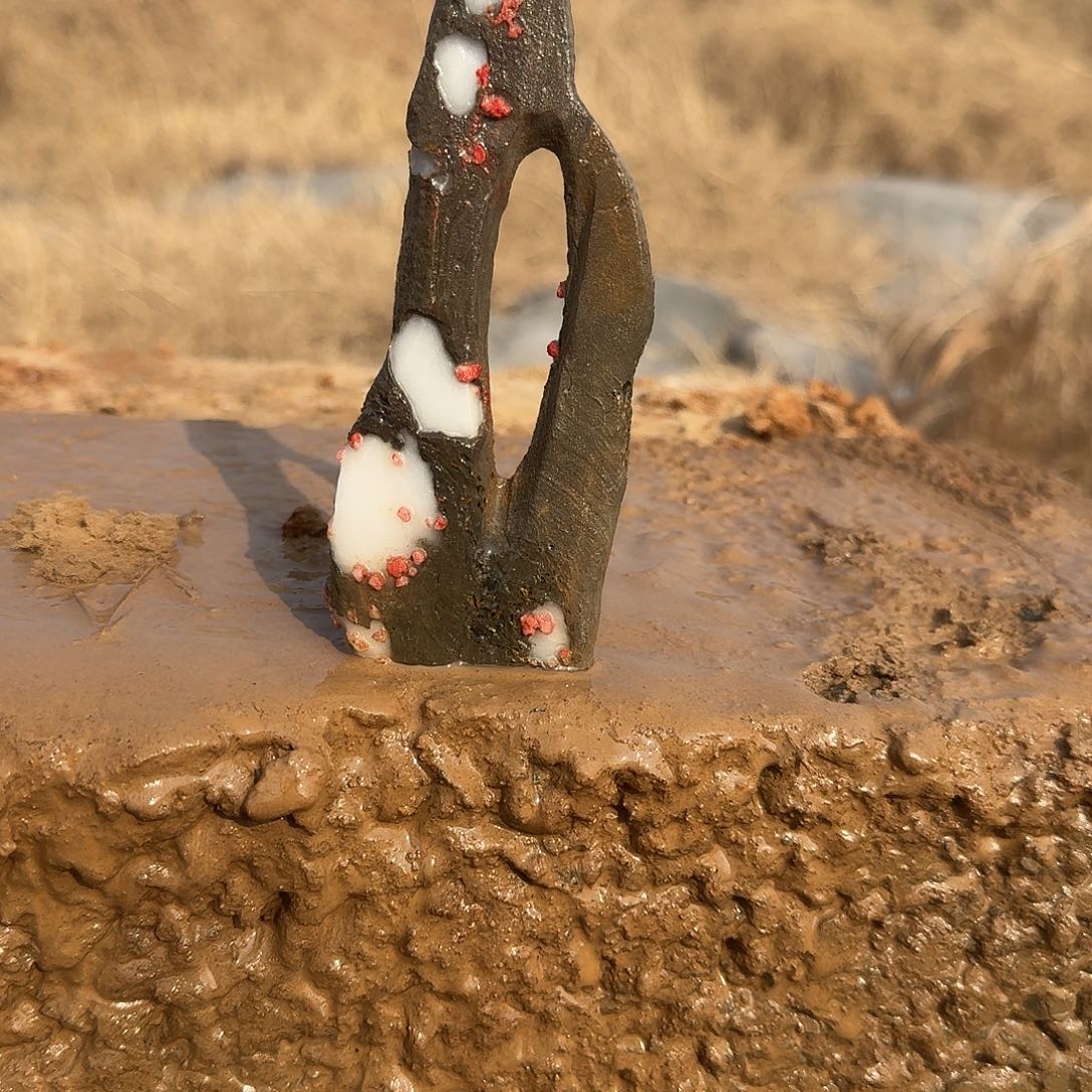 玛***峰石材灵璧石精品摆件