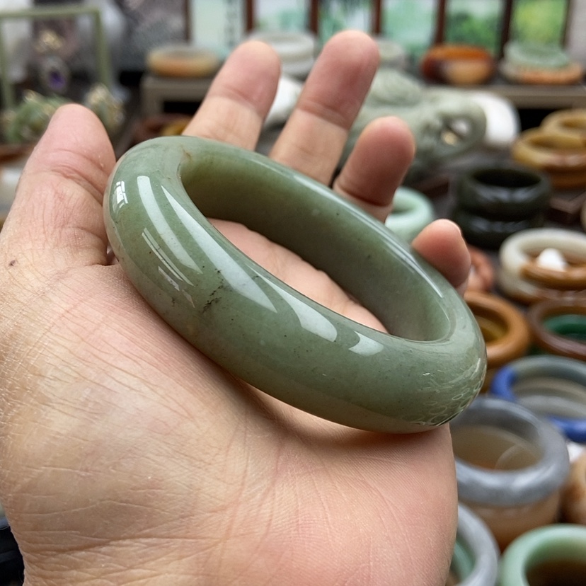 【闪购商品】石英质玉手镯未镶嵌