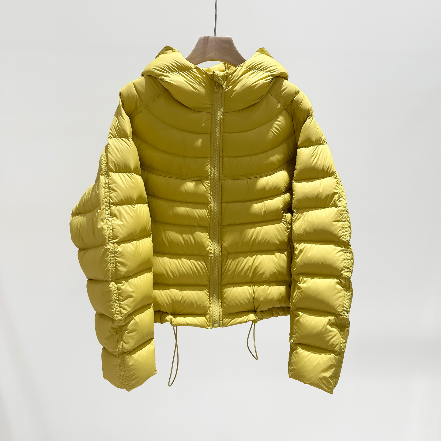 90白鸭绒连帽薄款羽绒服女短款冬装2025新款冬季外套排骨服面包服