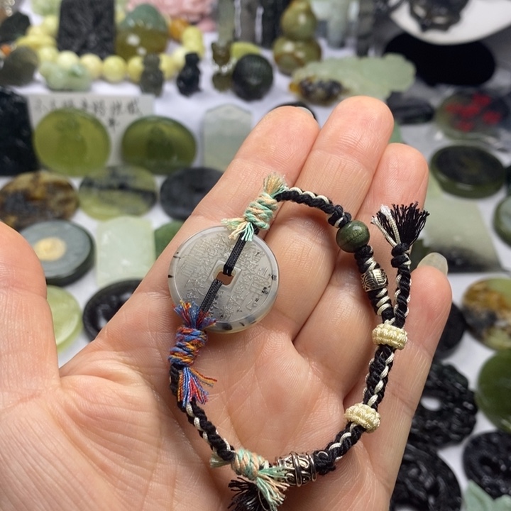 蛇纹石玉颈饰合金