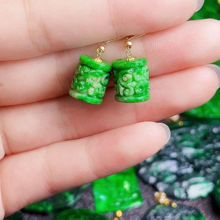 翡翠18K金镶嵌颈饰多样性