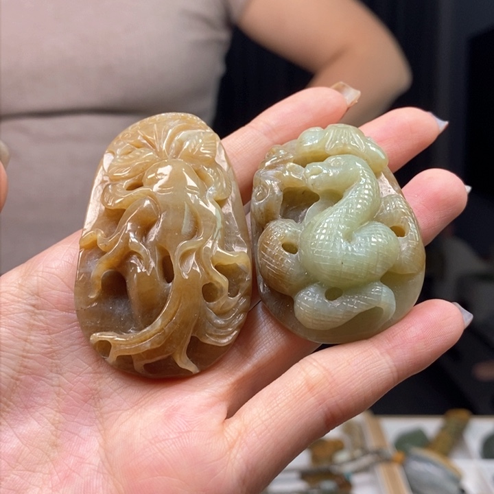 岫岩河磨玉（透闪石质玉）颈饰未镶嵌