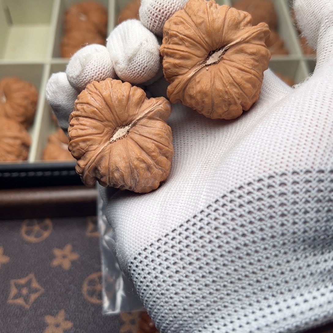 上***腾文玩核桃把件494上官一藤