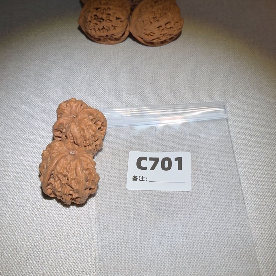 文玩核桃吊坠野狼701