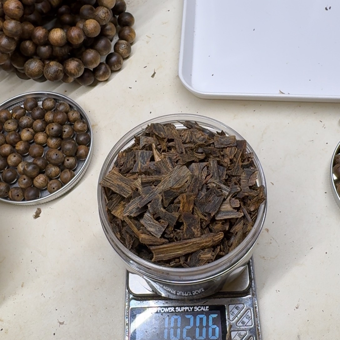 是***班沉香沉香碎屑奇楠沉香驼背黑棋沉水碎料100克