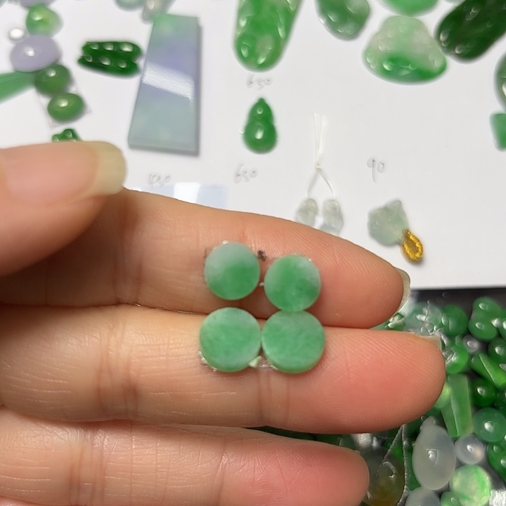 西***雪翡翠未镶嵌颈饰圆饼