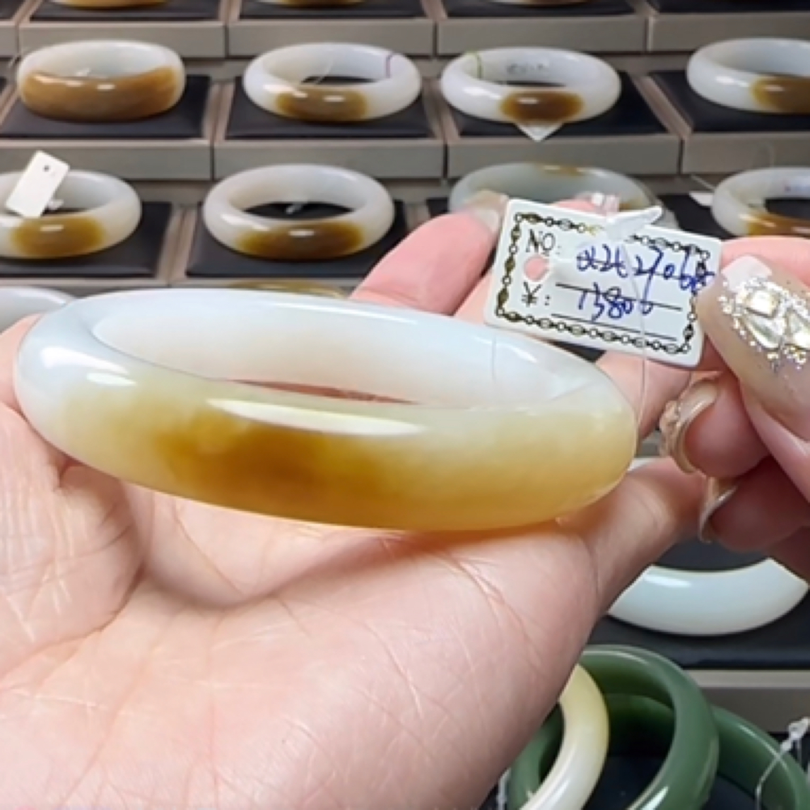 高端和田玉糖白手镯精品