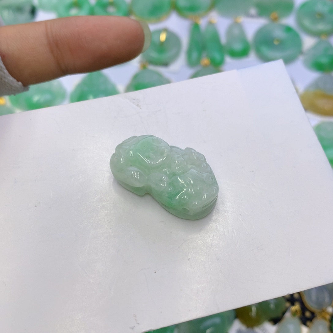 翡翠颈饰未镶嵌翡翠