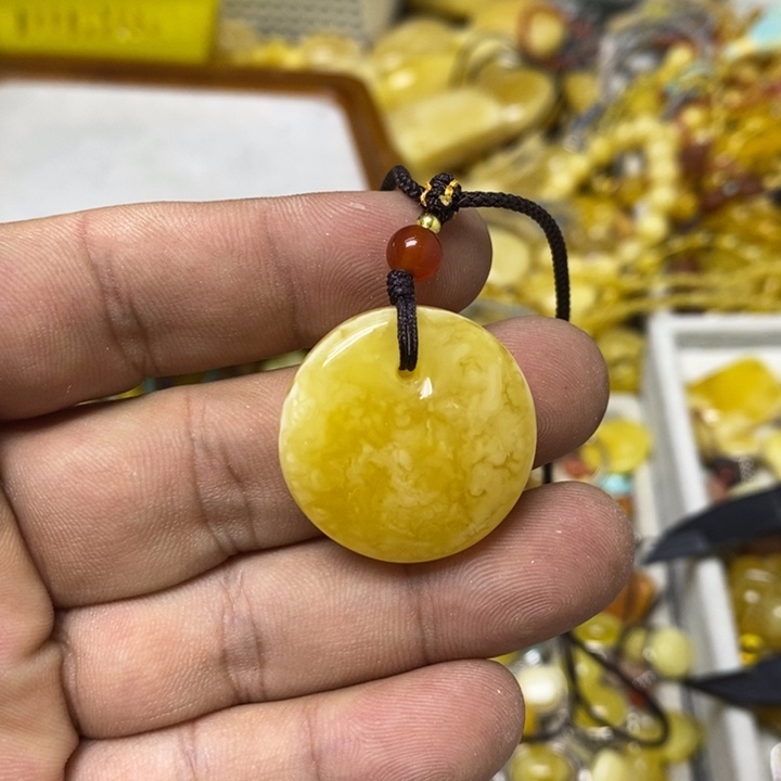 蜜蜡未镶嵌裸石吊坠