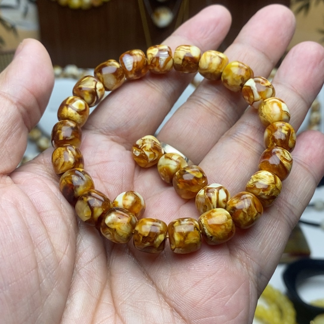 豹***子9.5沁色精工老型手串一条