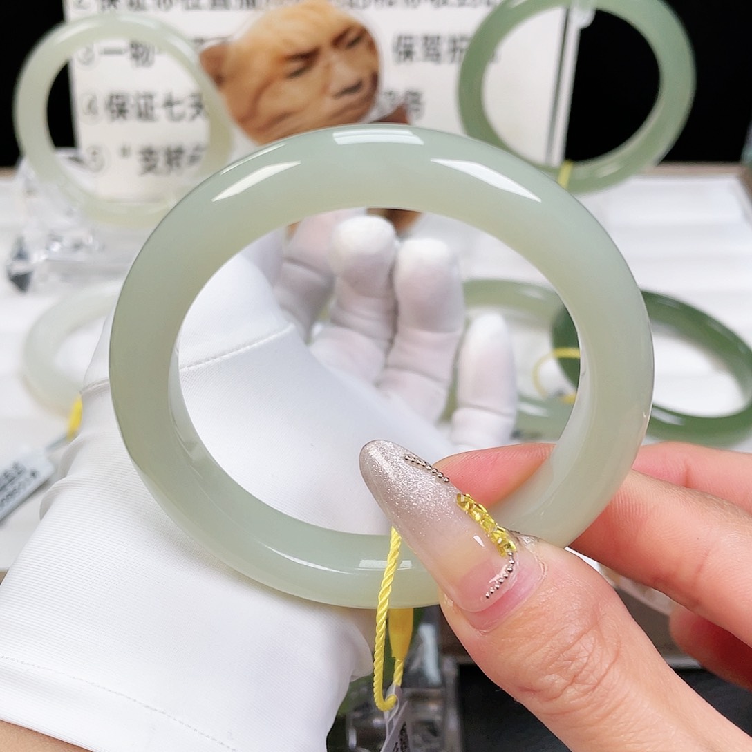 和田玉手镯9K金镶嵌