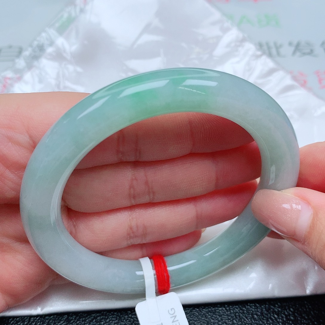 翡翠手镯（圆镯）未镶嵌是****吃强推⭐️