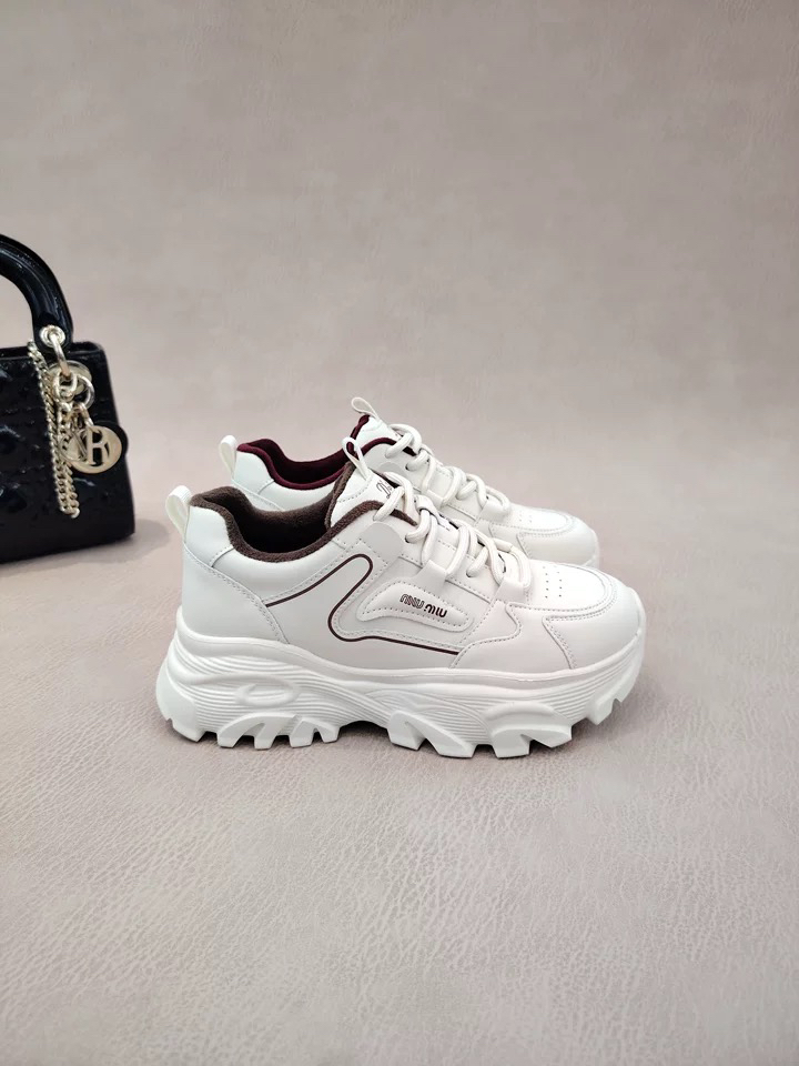 荣荣鞋店爆款厚底显脚小老爹真皮超轻鞋底