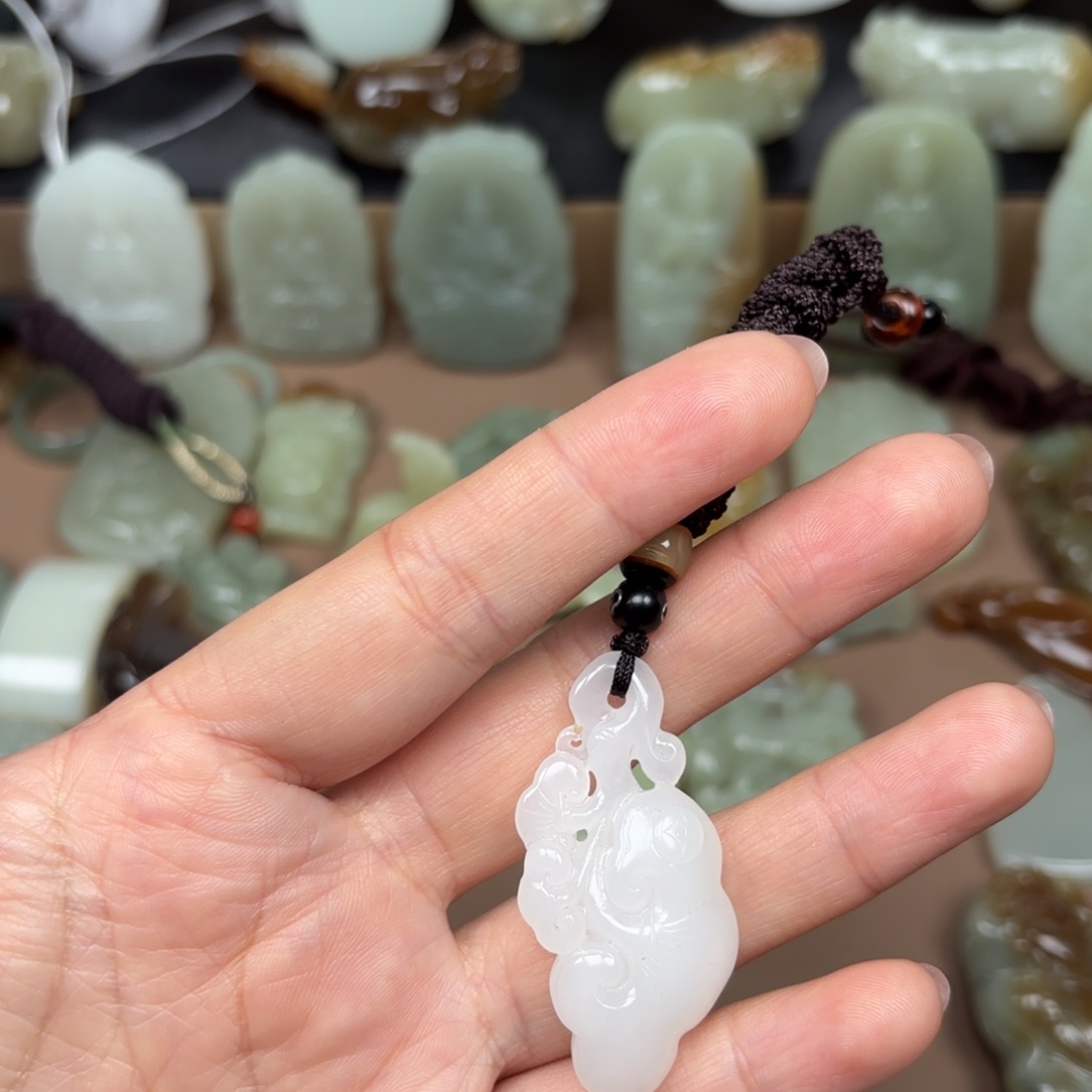 和田玉颈饰未镶嵌