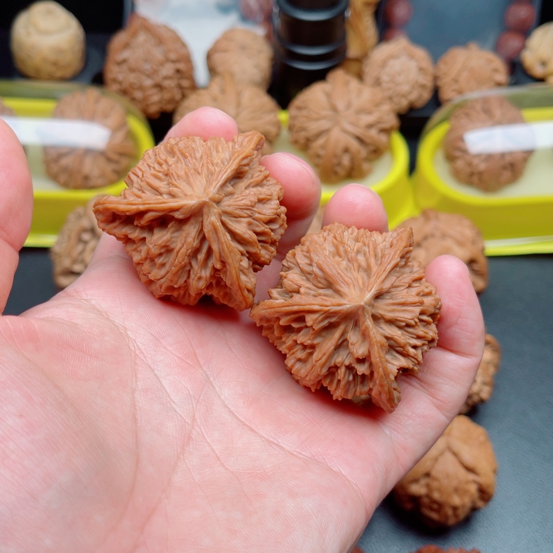 吊坠文玩核桃潘龙纹狮子头三棱44×43×43