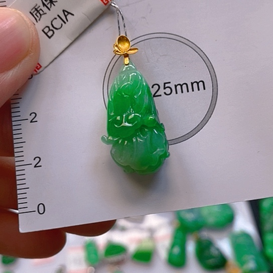 翡翠颈饰18K金镶嵌白菜