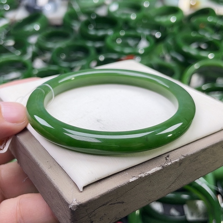 未镶嵌手镯和田玉（碧玉）