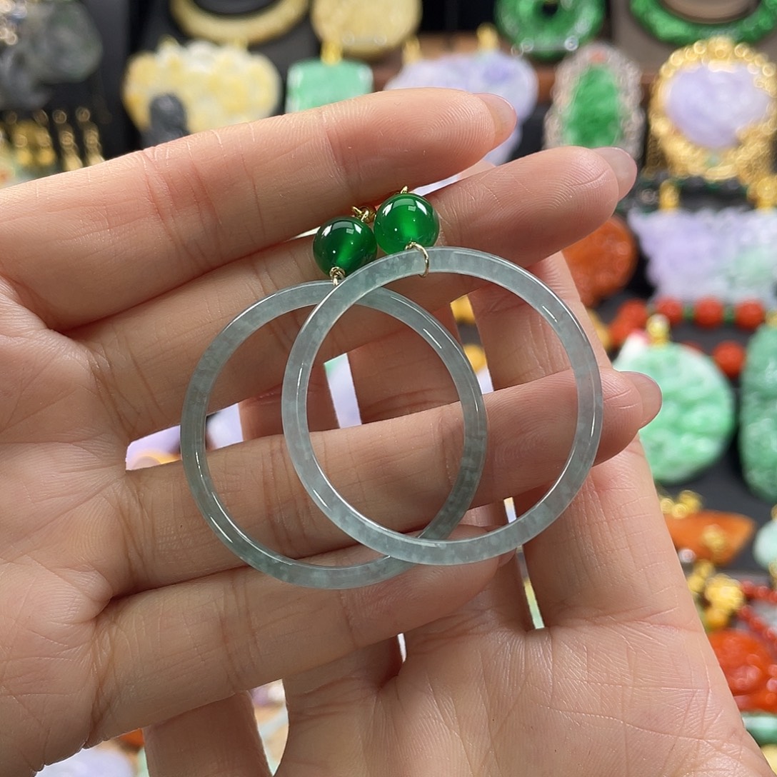 翡翠未镶嵌颈饰待编织