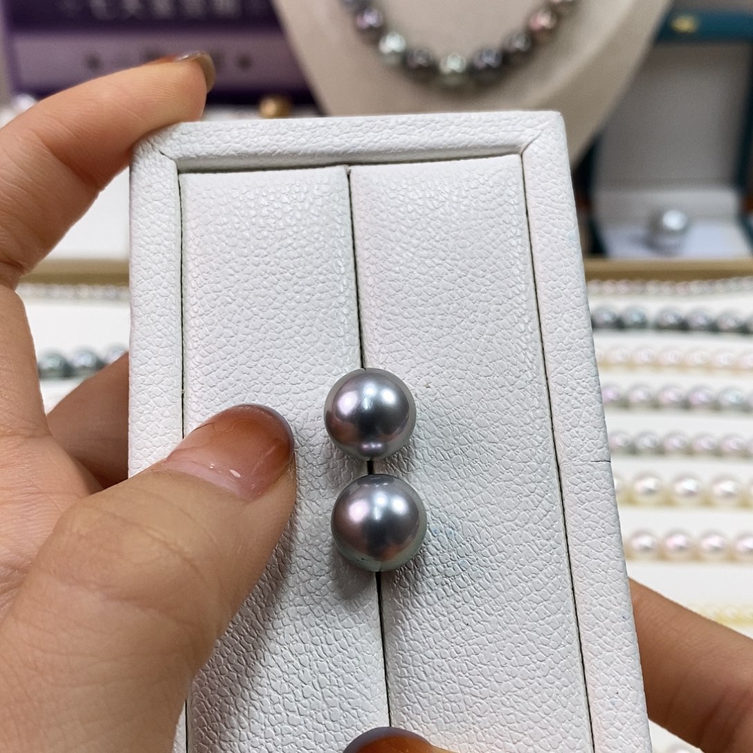 18K金镶嵌海水珍珠耳饰10.6m大溪地黑珍珠耳钉（铂金灰）