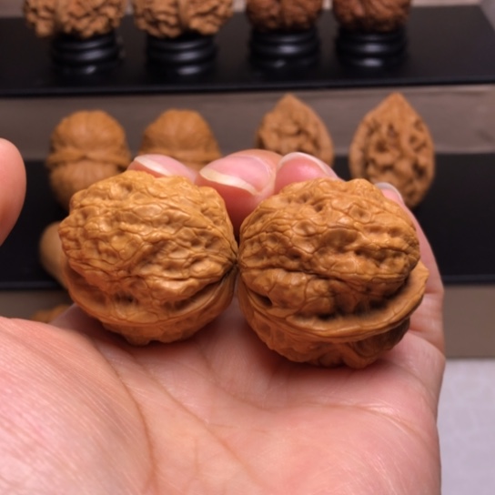 文玩核桃把件龙鳞舍利疙瘩包1