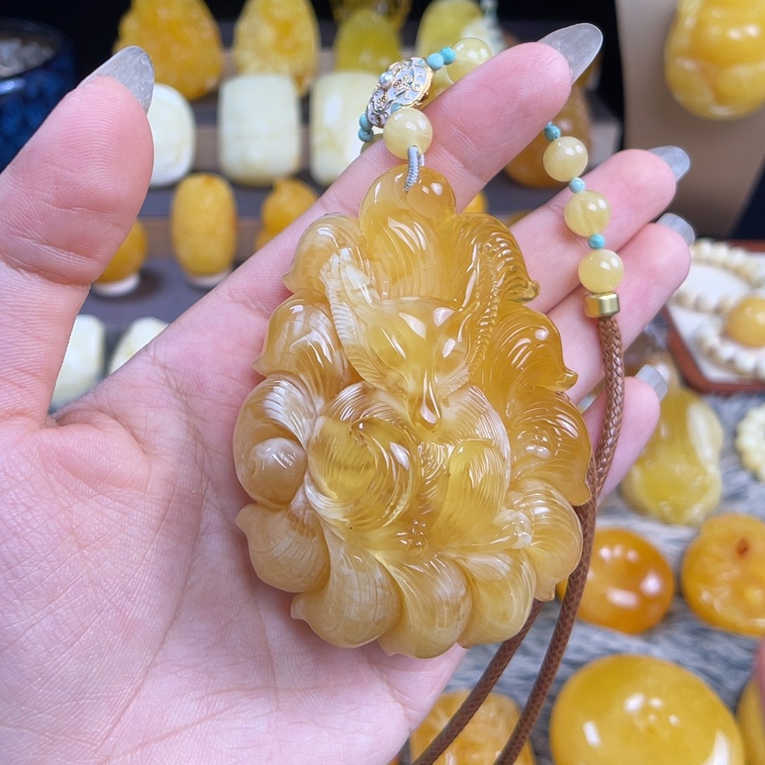 未镶嵌琥珀珠宝奇石