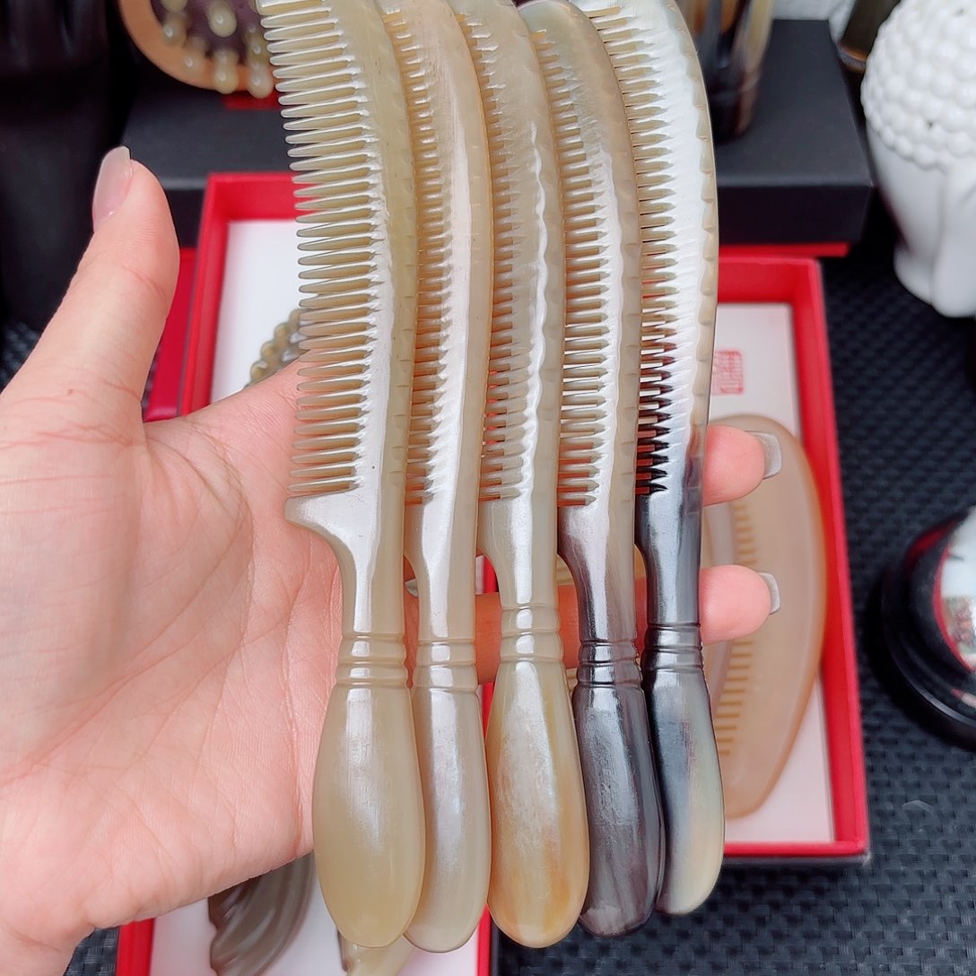 纯手工制作纯牛角梳子