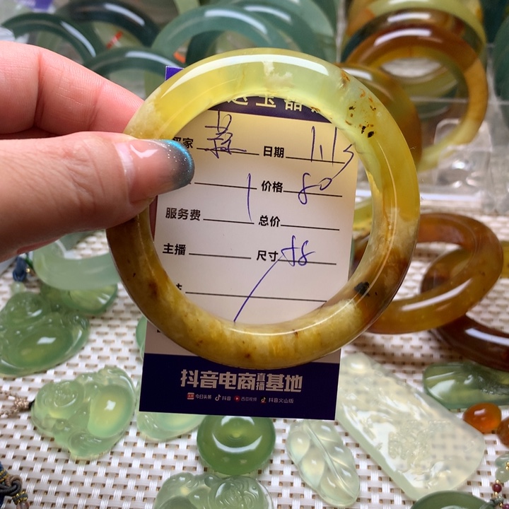 蛇纹石玉手镯未镶嵌蒜*白