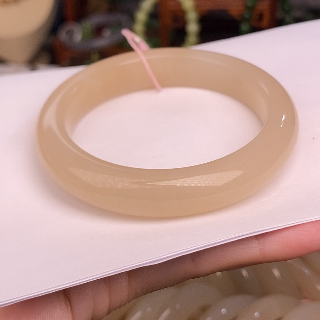 和田玉58 熟藕粉脂膏浓色老料收藏天花板未镶嵌