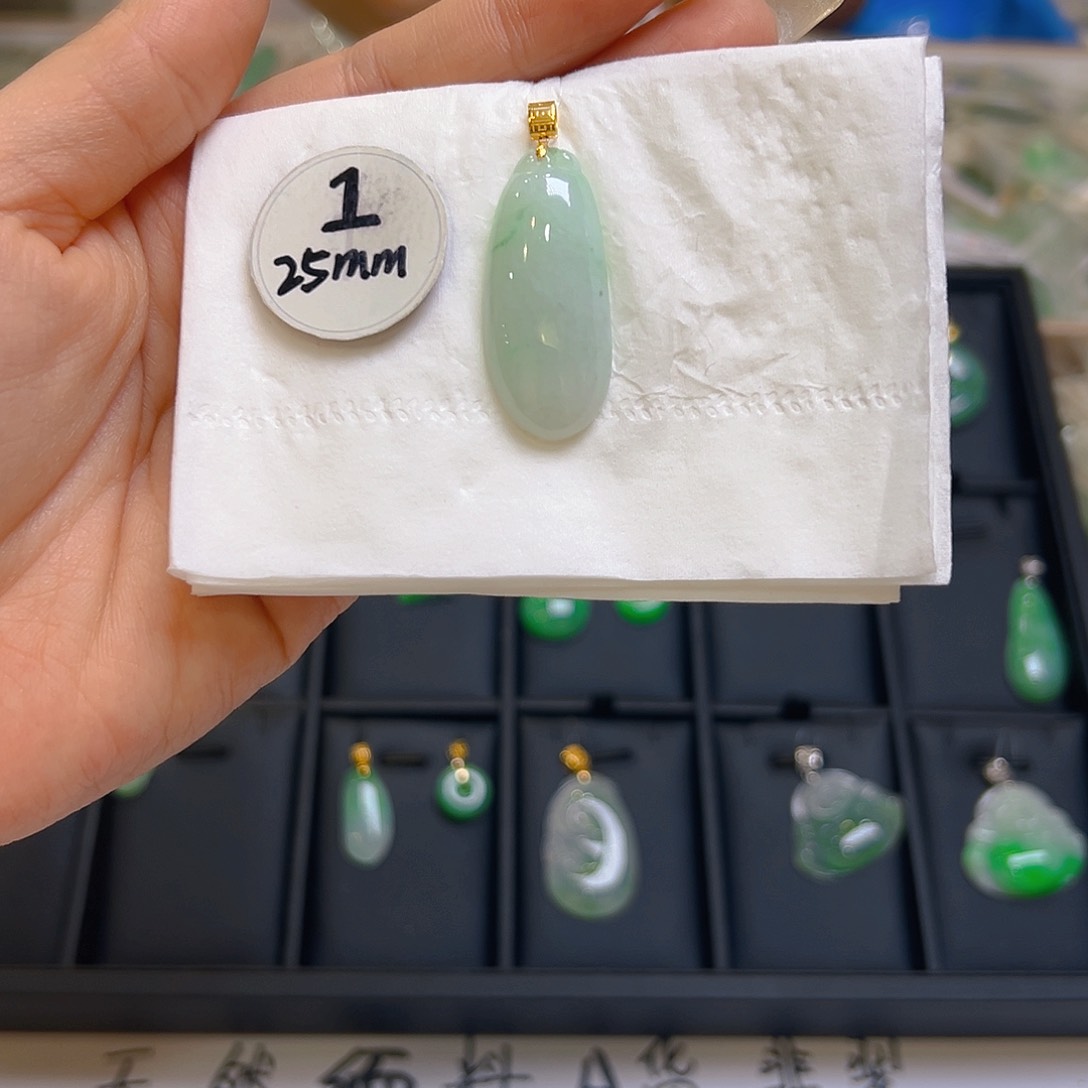 翡翠颈饰18K金镶嵌翡翠