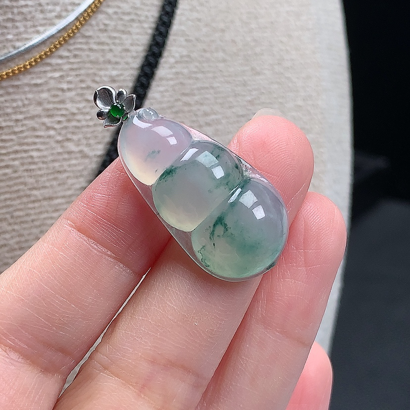 缅甸天然翡翠A货玉石冰种飘花18k金镶嵌福豆吊坠34.0*15.3*6.1mm