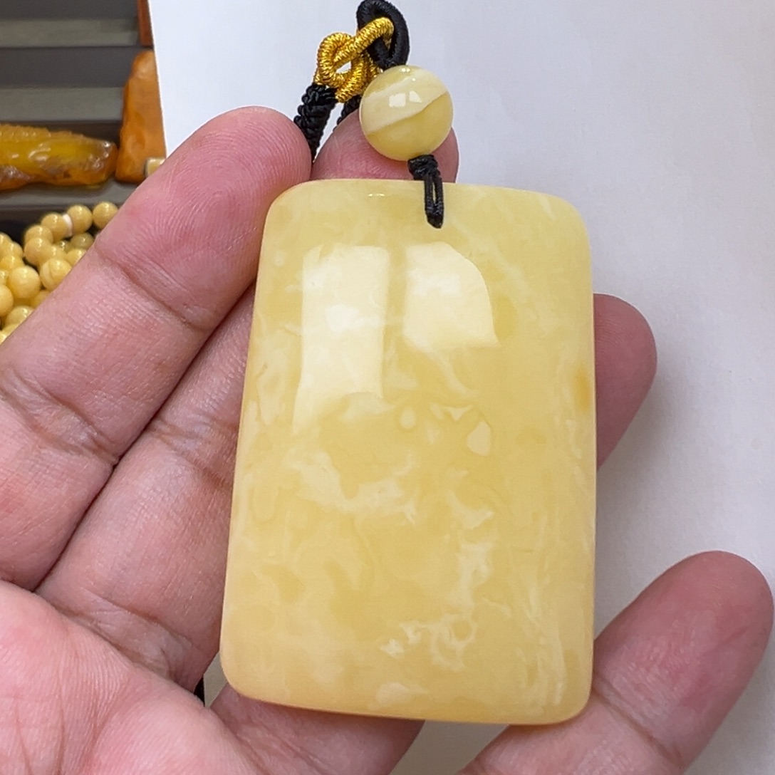 蜜蜡未镶嵌裸石24克