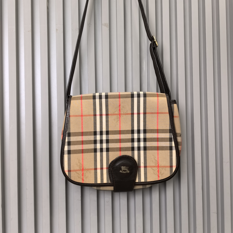 95新 BURBERRY/博柏利 兔兔奢G/巴宝莉斜挎包/23084