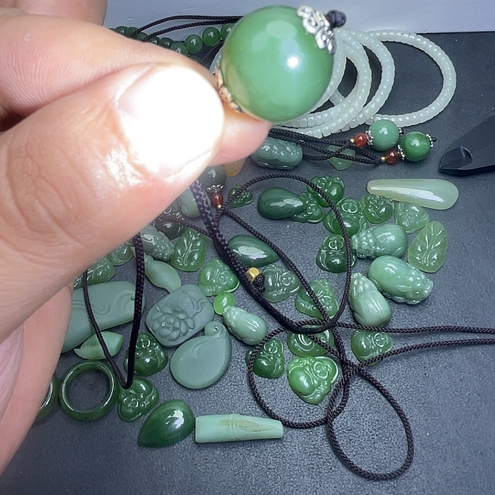 和田玉（碧玉）未镶嵌手链
