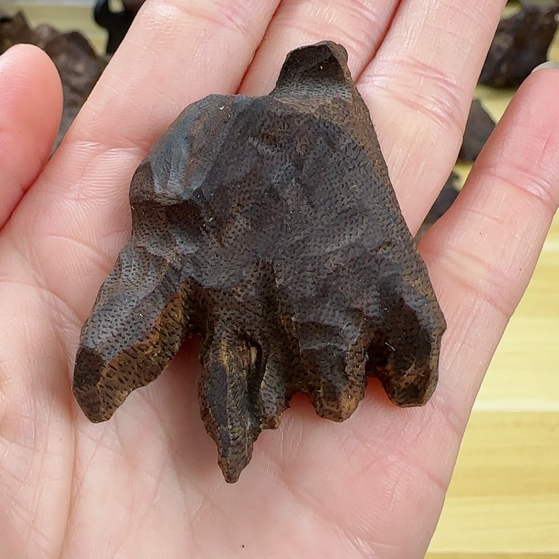 沉香木沉香碎屑莺歌绿小包头7g