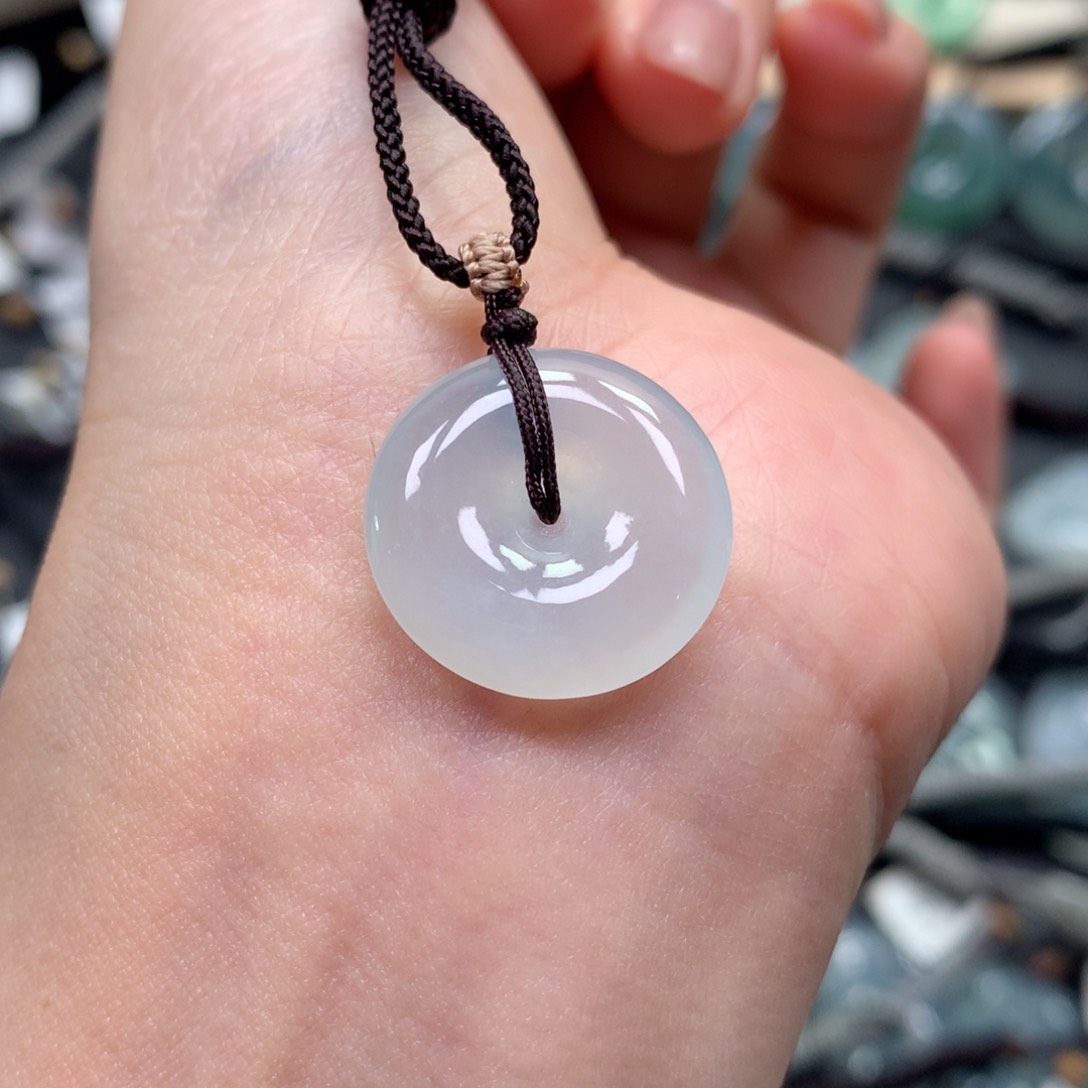 翡翠颈饰未镶嵌扣子