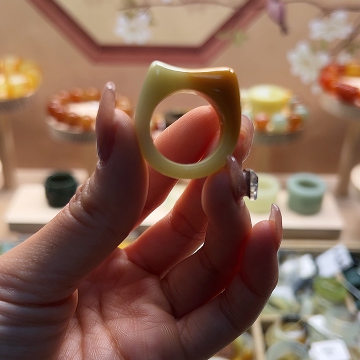 蛇纹石玉戒指未镶嵌