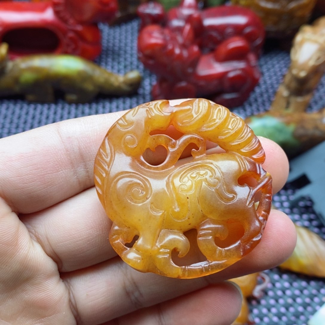 蛇纹石玉颈饰未镶嵌