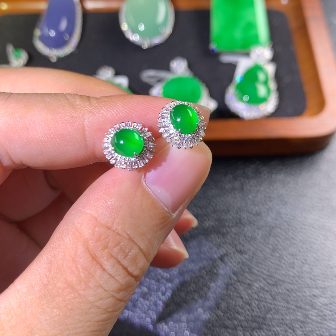 翡翠18K金镶嵌耳饰翡翠