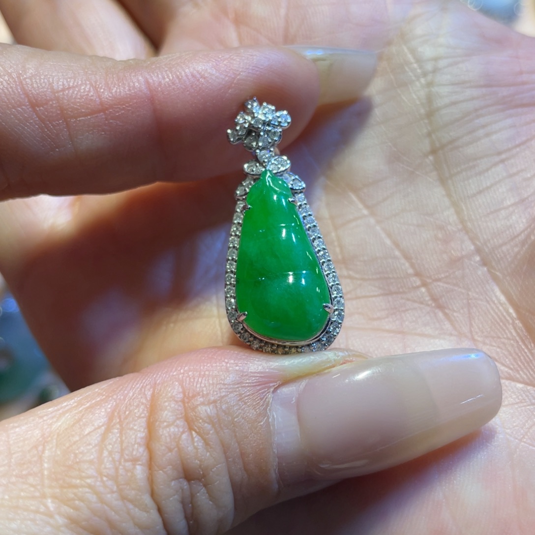 翡翠颈饰18K金镶嵌豆子