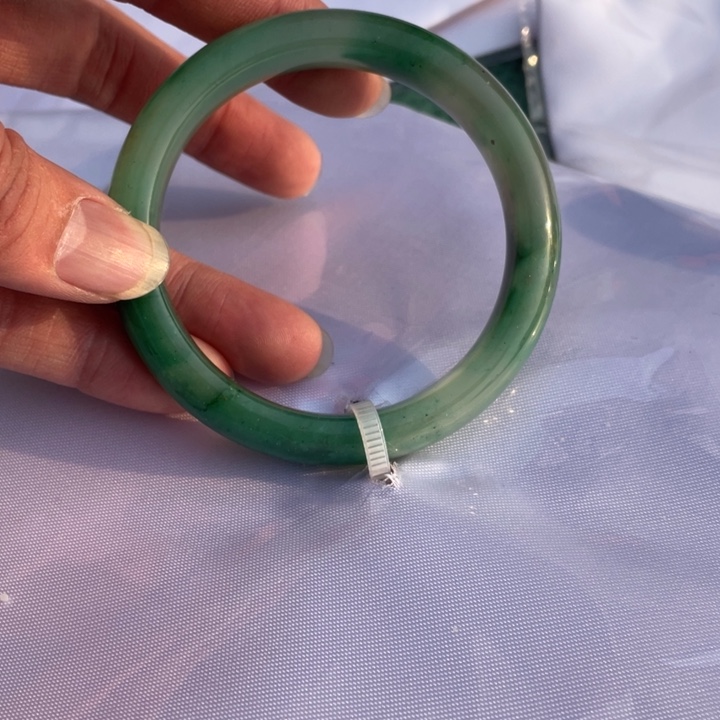 石英质玉（黄龙玉）颈饰未镶嵌