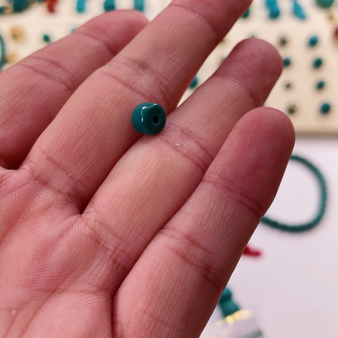 绿松石颈饰未镶嵌