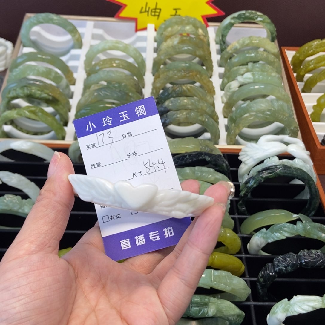 蛇纹石玉手镯未镶嵌