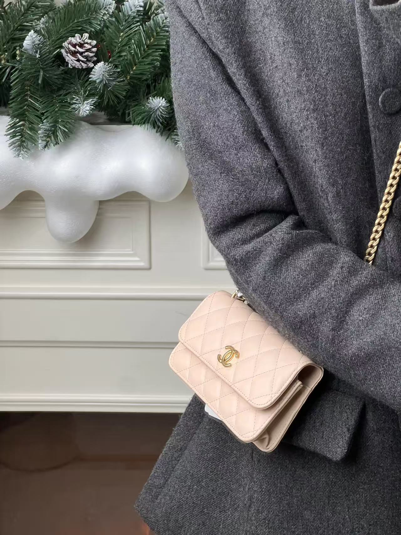 99新 Chanel/香奈儿 山茶花手机包粉金羊/甄选