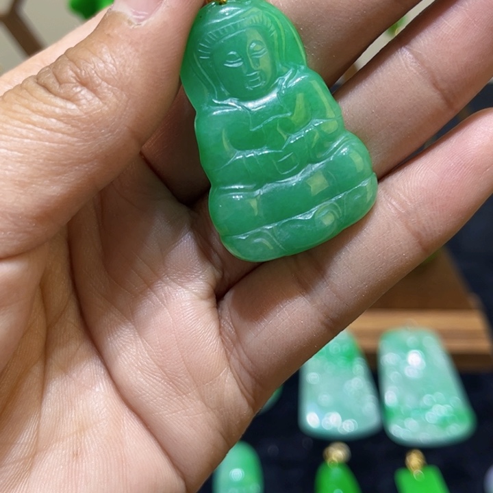 翡翠颈饰未镶嵌吊坠