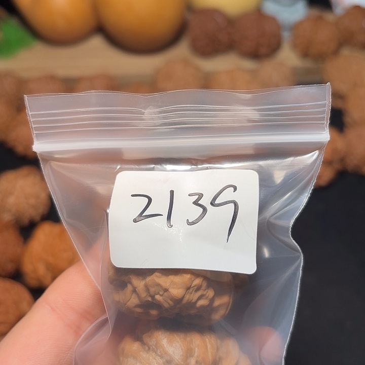 小***学文玩核桃把件37 尺    蛤蟆头    2139