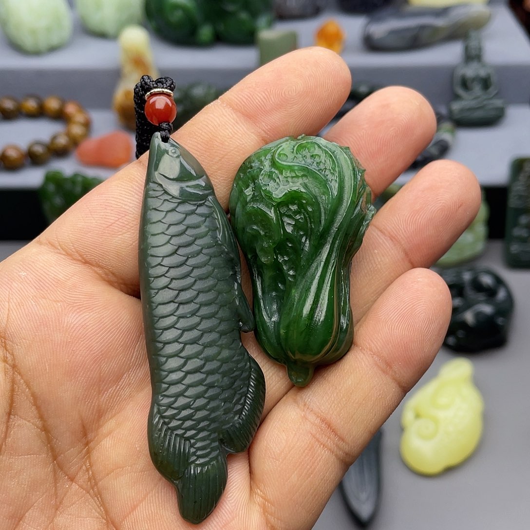 和田玉未镶嵌颈饰千****器