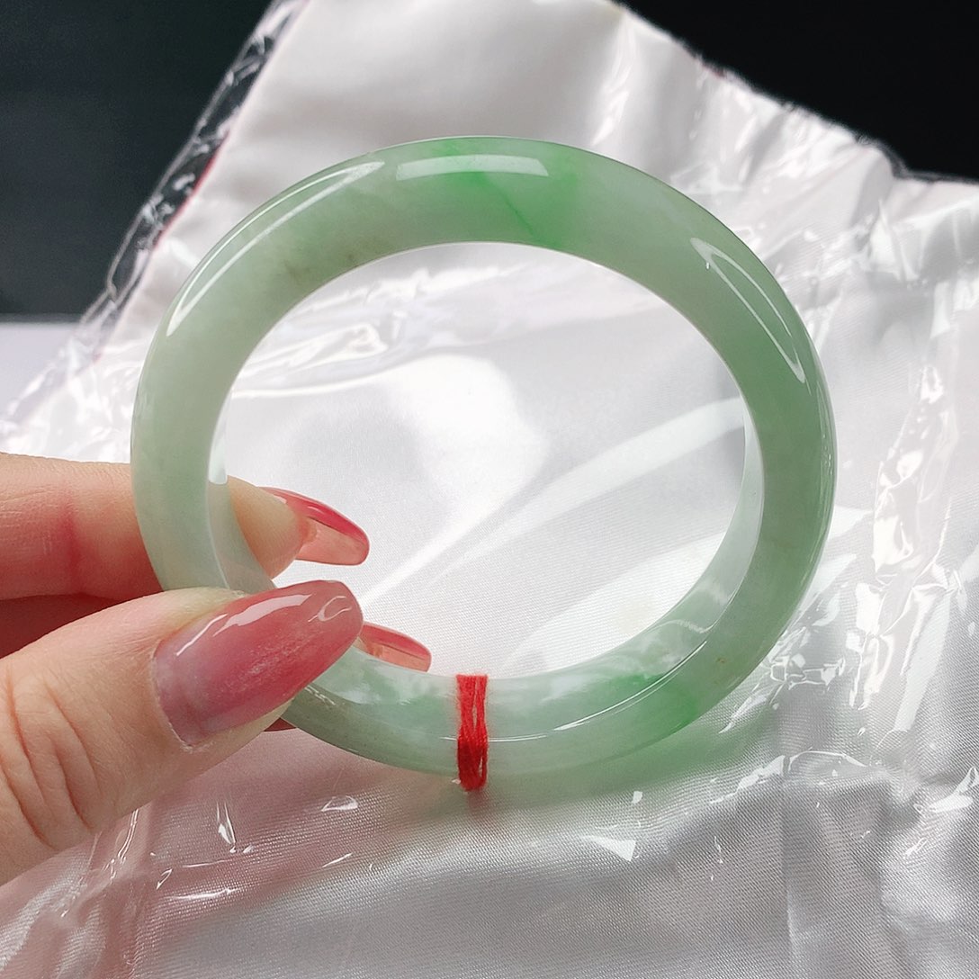 翡翠手镯未镶嵌翡翠097