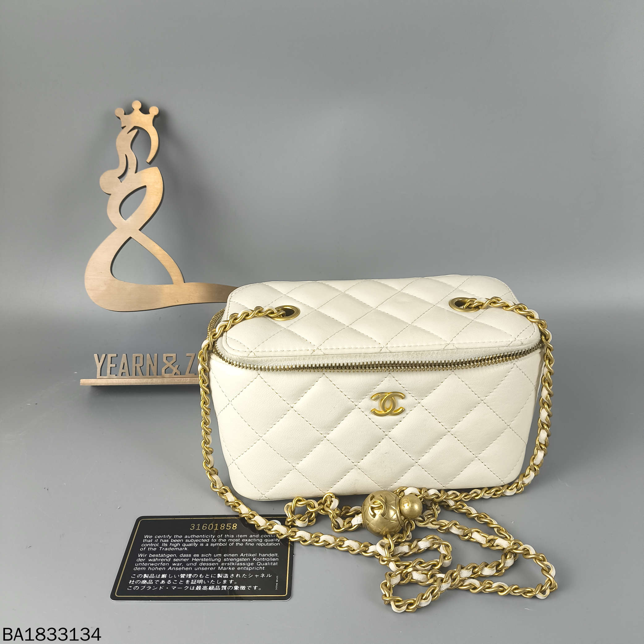 95新 Chanel/香奈儿 香奈儿白色金球长盒子链条包/BA1833134