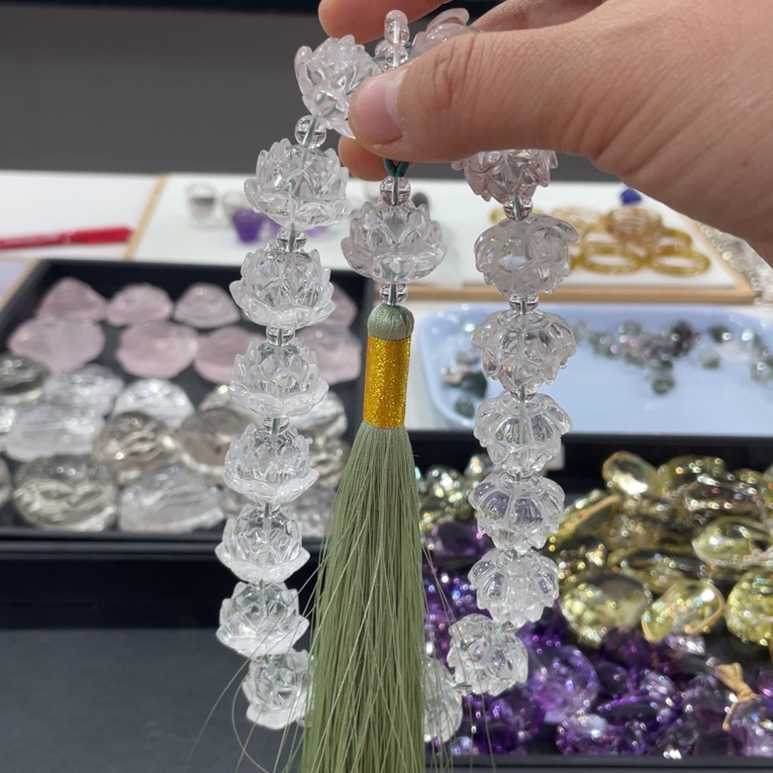 水晶莲花手持未镶嵌