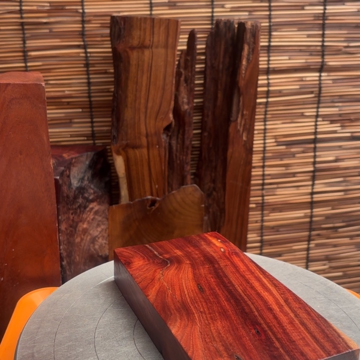 有***待大叶紫檀（黑酸枝木类）